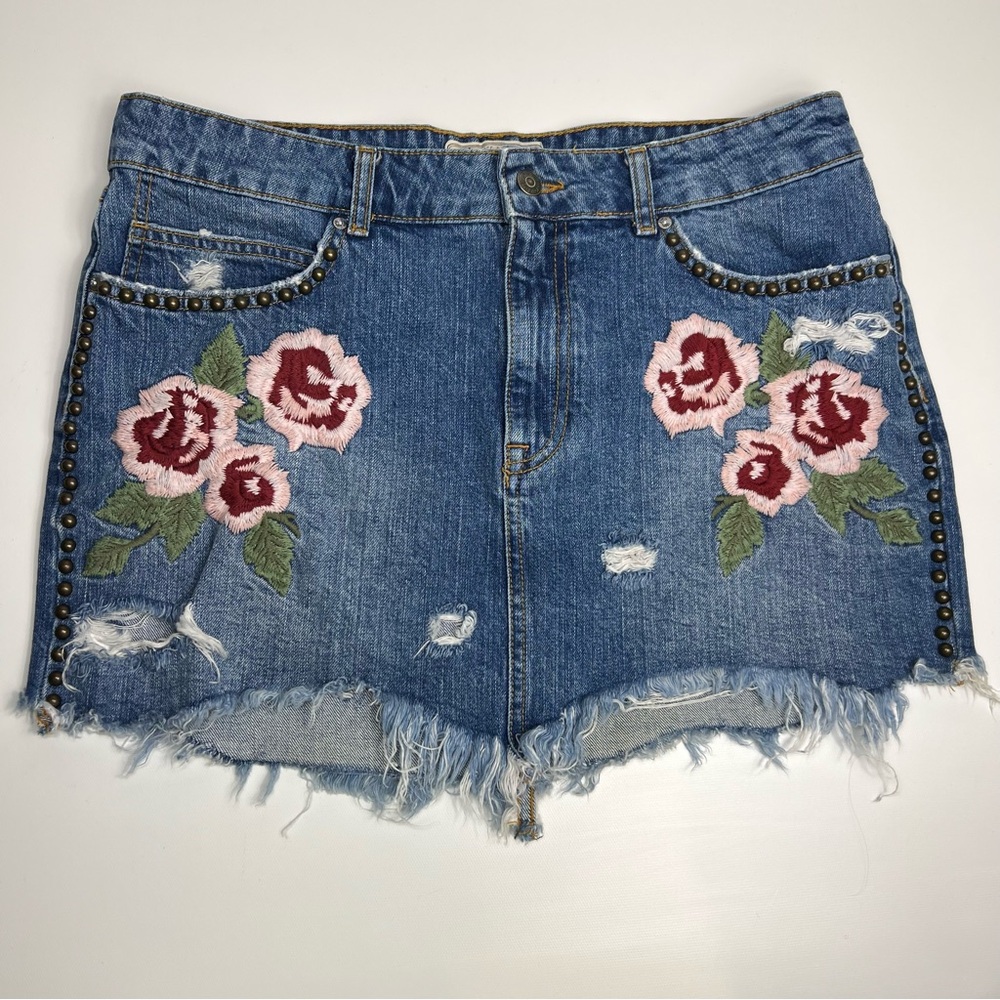 Free People Wild Rose Embroider Distressed Denim Mini Skirt size 31